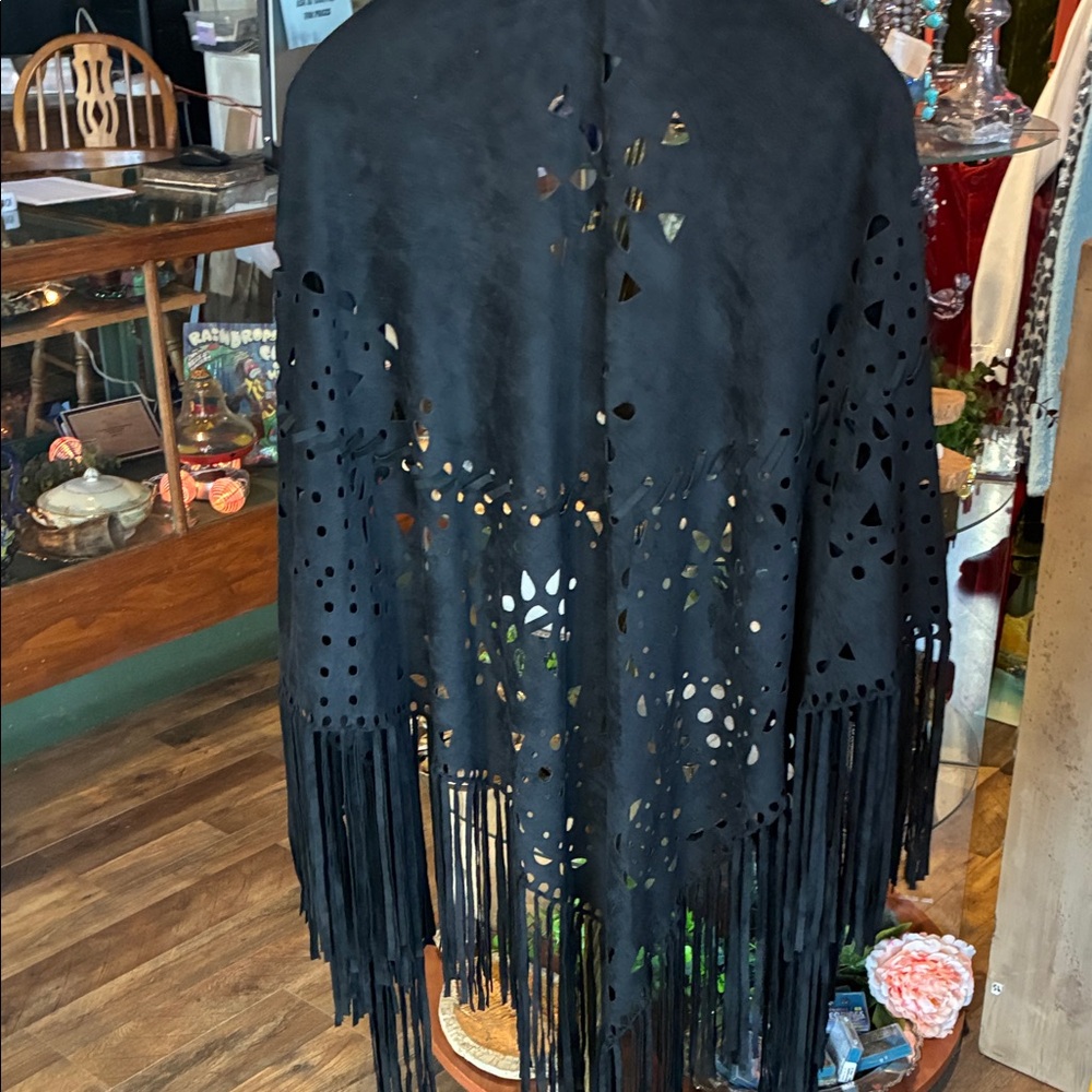 Elegant Black Women's Cape with Laser Cut Design - Picture 3 of 4